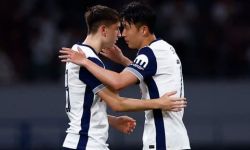 نجم توتنهام عالق مع زوجته في إسرائيل